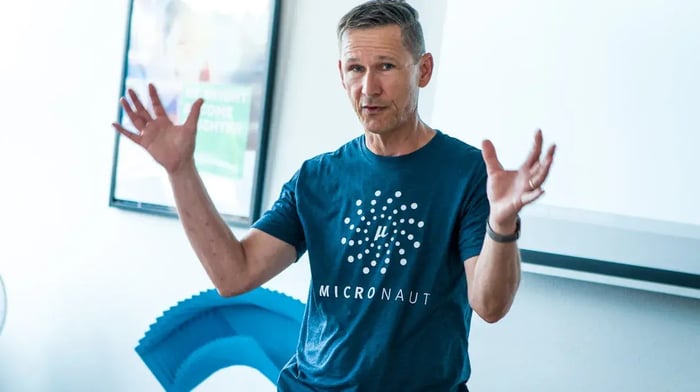 1611821755-first8erwin