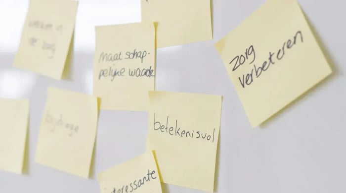 post-its op een muur