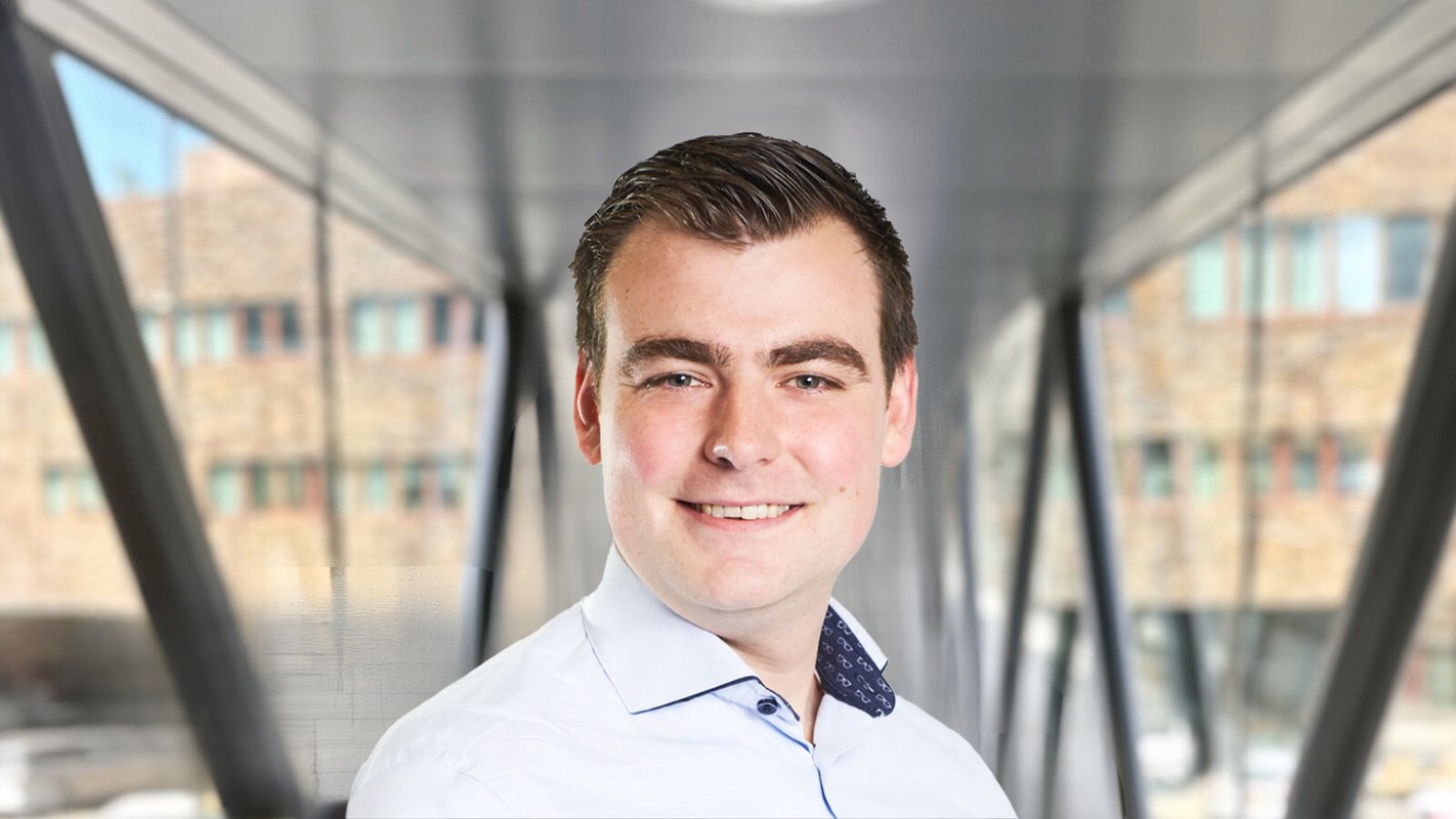 Roel van Reij kijkt lachend in de camera