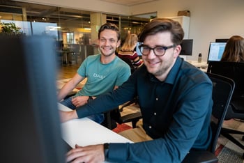 sfeerfoto achter de computer