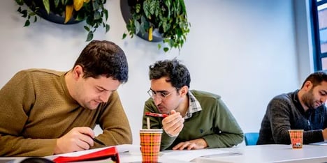 leerlingen op universiteit in overleg