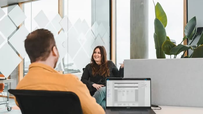 Designers bij Bikkelhart in overleg.