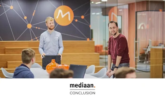 Twee mannelijke collega's.