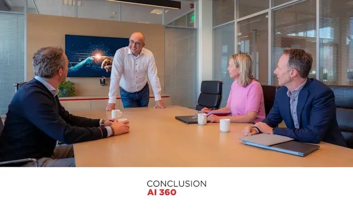 Collega's aan een vergadertafel.