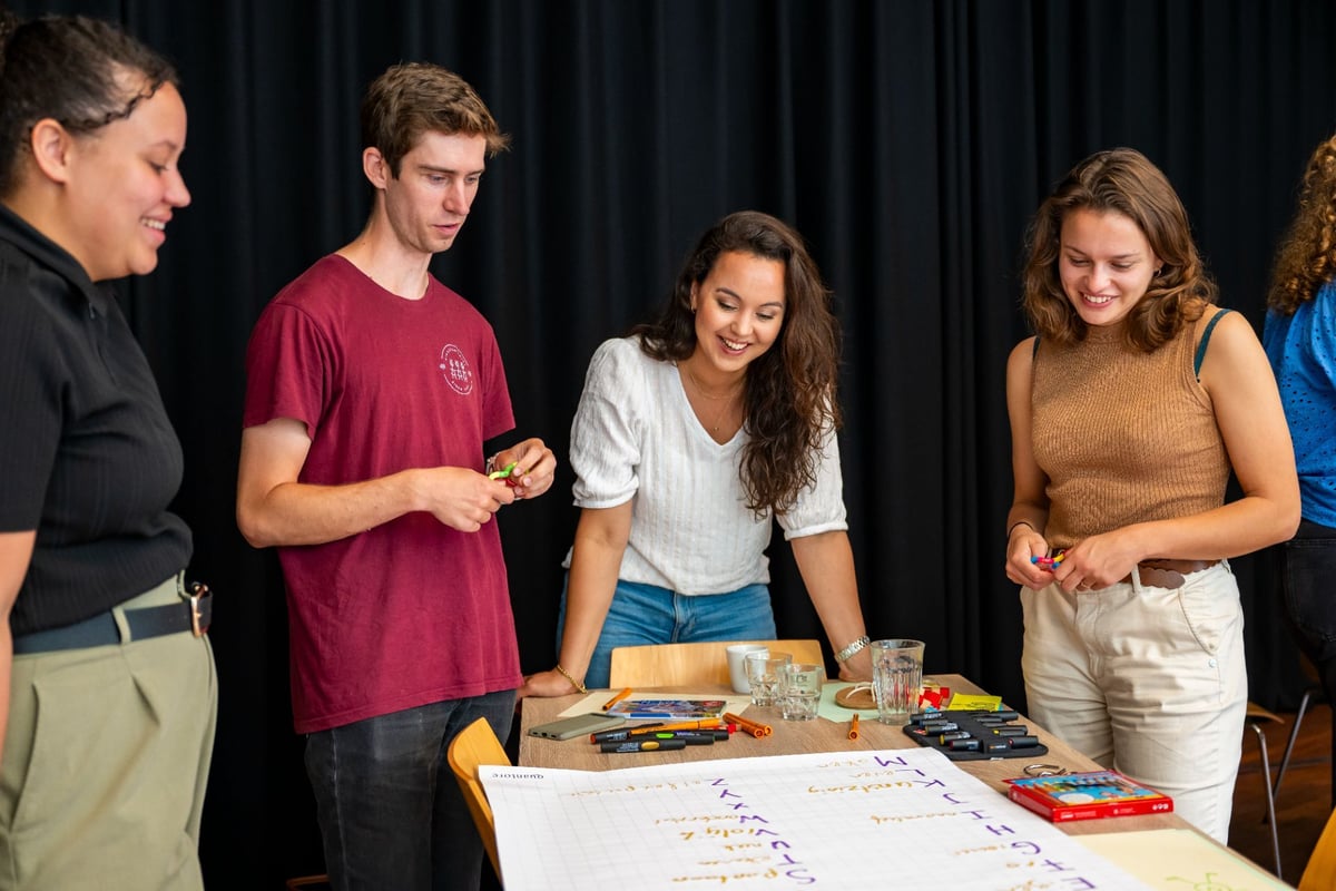 Foto van lachende mensen