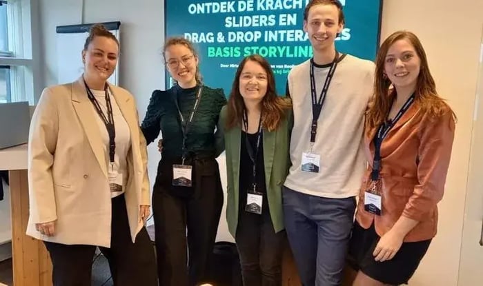 Collegas poseren voor een foto