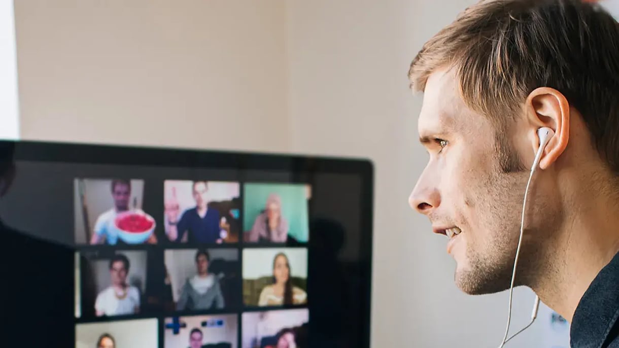 Iemand in een Zoom call