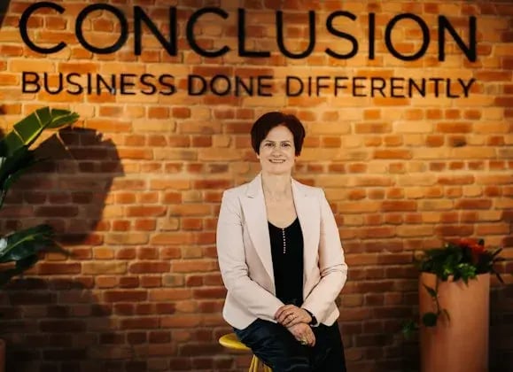 PT woman sitting in chair