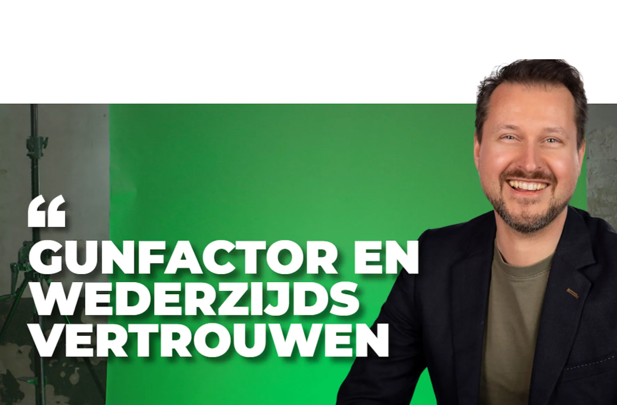 chris voor een groene achtergrond
