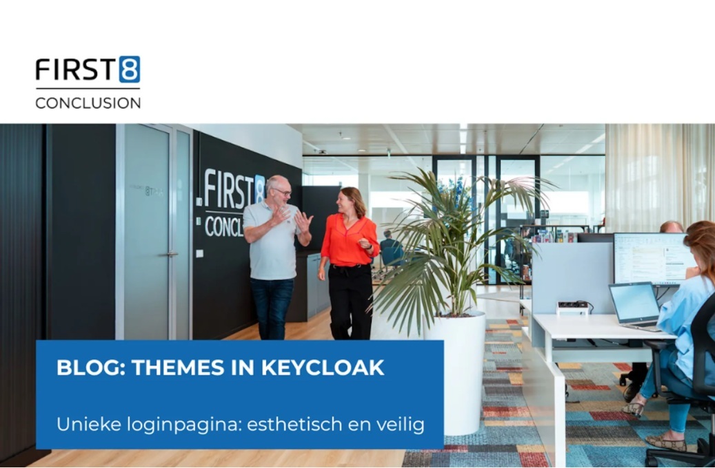 twee mensen lopen door kantoor