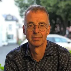 Portret picture of a man with glasses