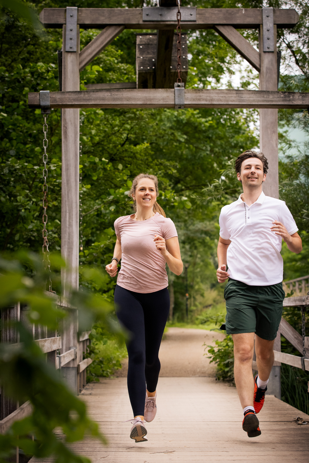 Twee joggende mensen