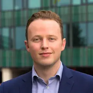  Een man die glimlacht 